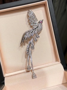 Broche unique en or massif 14 carats avec diamant de laboratoire taille ronde, motif animal, 3,10 carats, pour femme, mariage, minimaliste, certifiée IGI/GRA - Product Image 1