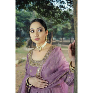 ชุดราตรีงานปักลายผ้าออร์แกนซ่าทรงเอไลน์ คอวี แบรนด์ Sai Creation งานแฮนด์เมด ดีไซน์เนอร์ พร้อมกางเกงและผ้าคลุมไหล่สวยงาม - Product Image 2