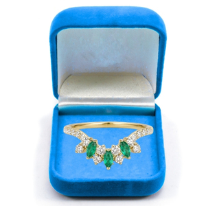 Bague solitaire en or jaune 14 carats avec diamant brillant cultivé en laboratoire certifié IGI, 0,9 carat, pierre latérale verte, VS1, couleur F, bijoux de mariage - Product Image 1