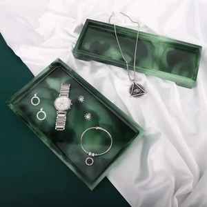 Bandeja de Servicio Decorativa Hecha a Mano de Resina Personalizada, Ecológica, Duradera, Segura y Moderna para Bodas Reales, Fiestas, Desayunos y Comida - Product Image 1