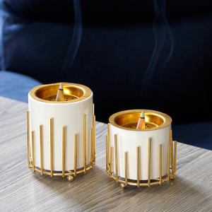 Set de Regalo de Incienso Oud Dorado Metálico al por Mayor con Tapa Floral, Contenedor de Resina y Cenicero de Reloj de Arena, Bandeja de Servicio con Asa de Alambre Esculpido - Product Image 4