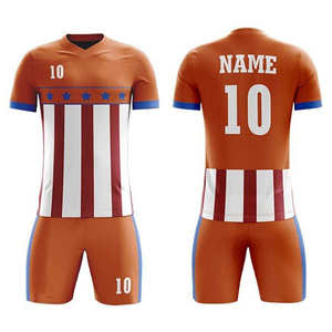 Ensemble d'uniformes de football personnalisés en polyester 100% par sublimation |   Maillot et short de football respirants et anti-humidité, fabricant OEM - Product Image 4