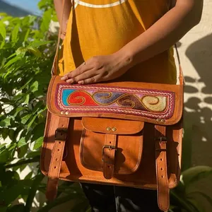 Best Quality Popular 2025 Embroidery Messenger Bag Buckle Closer Women Tooled Carving Leather Shoulder Style Leather Sling Bag - Product Image 2
