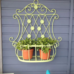 Support de plante suspendu décoratif en fer, adapté aux jardins, patios et porches, améliorant l'aménagement vertical des plantes - Product Image 1