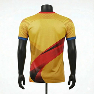 Camiseta de Manga Corta con Cuello Redondo y Estampado Geométrico Amarillo y Rojo para Hombre, de Secado Rápido, Tejida, Deportiva, Corte Regular - Product Image 2