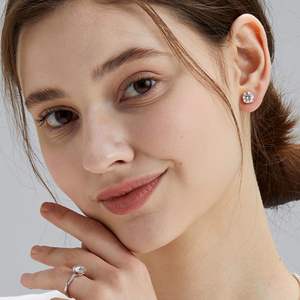 Pendientes de Diamantes Moissanite de Lujo con Acabado Pulido Premium para Moda Hip Hop, Streetwear y Estilo de Lujo - Product Image 4