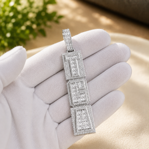Pendentif Hip Hop pour Homme en Argent Sterling 925 Plaqué Or avec Moissanite Forme Baguette Classique et Sertissage à Griffes - Product Image 3