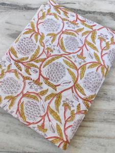 Tela de algodón estampada a mano con motivos florales, elegante, ecológica, reutilizable, personalizada, proveedor de tela estampada a mano para pedidos al por mayor. - Product Image 5