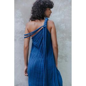 Robe fourreau asymétrique plissée longue fendue taille haute sans manches couleur unie coupe élégante taille naturelle 100% coton pour l'été - Product Image 2