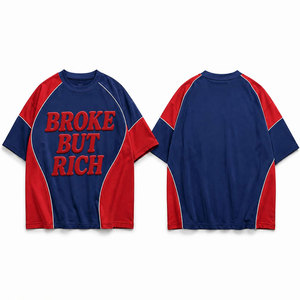 T-shirt Oversize da Uomo 'Broke But Rich' con Maniche Raglan, Collo Tondo, Stile Streetwear, Design con Lettere Stampate e Bordi a Contrasto Blu e Rosso - Product Image 1