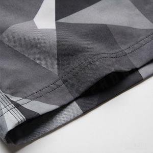 กางเกงขาสั้นลำลองผู้ชายผ้าฝ้าย 100% ลายพิมพ์ดิจิทัลรักษ์โลก สไตล์วินเทจ แห้งเร็ว ระบายอากาศดี ผ้าเนื้อนุ่ม - Product Image 6