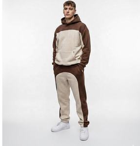 Ensemble deux pièces décontracté streetwear pour homme : sweat à capuche épais bicolore marron et beige et jogging à revers assorti - Product Image 2