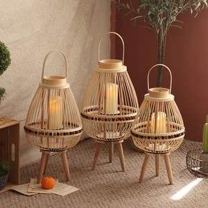 Portavelas de ratán natural para una decoración acogedora del hogar que crea luz ambiental cálida en espacios interiores y exteriores. - Product Image 2