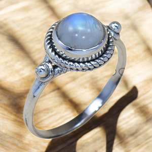 แหวนเงินแท้ 925 ประดับมูนสโตนทรงกลมสีรุ้ง งานแฮนด์เมด ดีไซน์ใหม่ เครื่องประดับคุณภาพสูง - Product Image 1