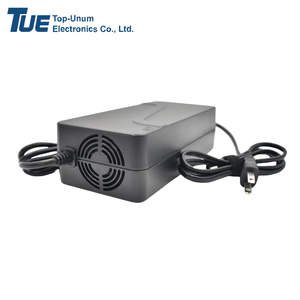 Chargeur de vélo électrique intelligent et tendance F300SC 25,2V 300W avec protections SCP/OVP/OCP et ports DC/TW60/XT60 - Product Image 4