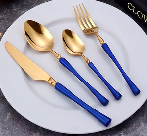 Juego de cubiertos de acero inoxidable con mango de cerámica azul real y detalles en oro PVD, resistente al óxido, moderno y lujoso para cenas y fiestas. - Product Image 1