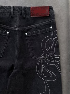Shorts en jean noir pour homme, taille mi-haute, motif patchwork brodé, fermeture boutonnée, style urbain, anti-plis, coupe-vent, en tissu de coton - Product Image 3