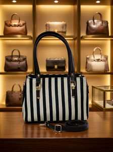 Sac fourre-tout en jacquard rayé noir et blanc fait main avec bandoulière amovible - Product Image 2