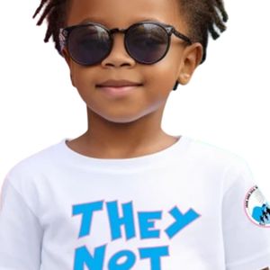 เสื้อยืดแขนสั้นลายกราฟิกสีขาวสำหรับเด็ก ลายพิมพ์ตัวอักษร "Blue They Not Like Us" คอกลม สวมใส่สบายทุกวัน แฟชั่นเสื้อยืดเด็ก - Product Image 3