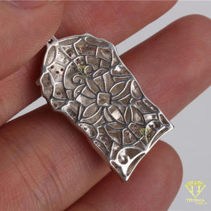 จี้มงกุฎศาสนาพรีเมียม ประดับเพชร VVS และมอสซาไนต์ - Product Image 3