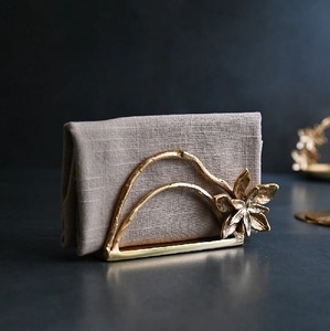 Porte-serviettes floral doré, porte-serviettes élégant pour table, porte-serviettes pour serviettes en papier, décoration de table à manger, décoration de ferme. - Product Image 1