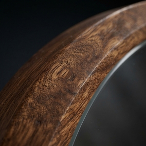 Miroir décoratif rond en bois moderne avec cadre brun poli, fait à la main, à fixer au mur pour les chambres, les salles de bain, les salons, les hôtels - Product Image 3