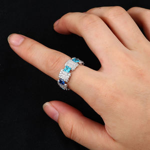 Anillo de oro blanco para mujer con diamantes de corte princesa y topacio azul, estilo clásico de boda - Product Image 1