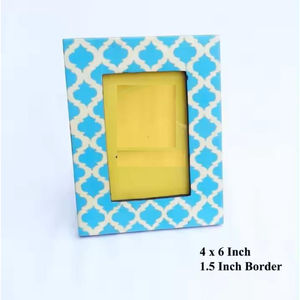 Cadre photo en bois fait main avec incrustations en résine marron turquoise, motif géométrique, accent de décoration moderne pour la maison - Product Image 3