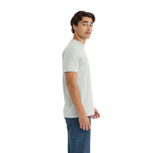 Camiseta Next Level Man Lightweight, la Camiseta Ideal con Cuello en V, Corte Ajustado Premium, Manga Corta - Product Image 3