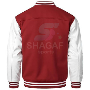 Veste polaire slim à capuche avec col montant et logo frontal, modèle varié et élégant - Product Image 4