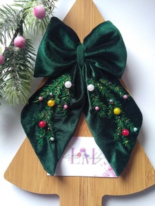 Parfait pour Noël : Barrette à cheveux en satin rouge avec broderie d'arbre de Noël, accessoire de cheveux festif de luxe pour femmes et filles - Product Image 4