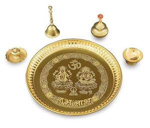 Thali de Puja en laiton avec lampe à huile, Diya, cloche et porte-encens, motif divin en relief pour les activités religieuses - Product Image 4