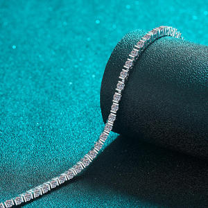 Pulsera de tenis de moissanita plateada con engaste de 4 puntas, corte redondo brillante, con certificado GRA, moderna, unisex, regalo - Product Image 3