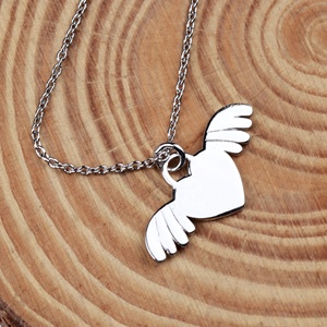Vente en gros de colliers pendentifs en argent sterling 925 avec ailes d'ange et cœur, bijoux Memoria - Product Image 1