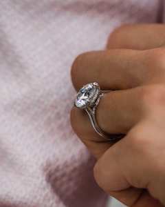 Anillo con Halo Oculto de Diamante Cultivado en Laboratorio de 2.51CT, Corte Redondo, para Mujer, Oro Blanco de 14K, Ideal para Regalo de Compromiso o para Enamorados - Product Image 3