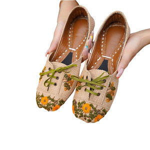 รองเท้าปักลายดอกทานตะวันแบบคลาสสิก ทำมือ เป็นมิตรกับสิ่งแวดล้อม น้ำหนักเบา แบบผูกเชือก คุณภาพสูง ทนทาน หนังแท้ทั้งคู่ - Product Image 1