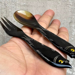 Cuillère de service classique en corne naturelle 100% écologique, polie à la main, ronde et moderne, pour la maison - Product Image 1