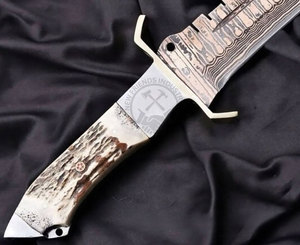 Cuchillo de caza artesanal de acero damasco y cobre San-Mai para exteriores con mango de asta de ciervo y guardacuchillo de acero, hoja fija de 8 pulgadas con punta caída - Product Image 4