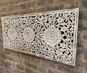 Grande plaque murale décorative en bois massif blanc vieilli, sculptée à la main avec motif floral et paysager, pour la décoration de la maison, idéale pour le dos des canapés et lits. - Product Image 4
