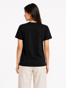 Camiseta de mujer con adornos de cristales de imitación transparentes, ribete decorativo con efecto brillante, corte regular, manga media, logotipo personalizado. - Product Image 2