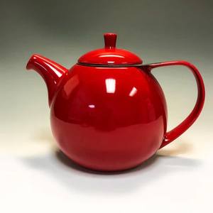 Tetera Roja Brillante con Boquilla de Vertido Precisa, Asa de Agarre Cómodo, Diseño que Conserva el Calor, Perfecta para Amantes del Té - Product Image 1