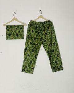 Conjunto de Pijama para Mujer con Estampado Artesanal Verde, Cuello Camisero, Manga Tres Cuartos, Cierre de Botones, Ropa de Dormir, Ropa de Estar por Casa para Verano - Product Image 3