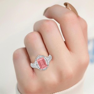 Anillo de compromiso distintivo de oro rosa y blanco de 10 quilates con diamante cultivado en laboratorio de corte redondo de 3.22 quilates, joyería fina de lujo para novias - Product Image 3