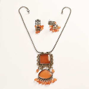 Conjunto de Collar y Pendientes de Plata Oxidada Bañada en Oro con Cristales de Estrás y Engaste de Bisel Estilo Bohemio Vintage para Boda - Product Image 1