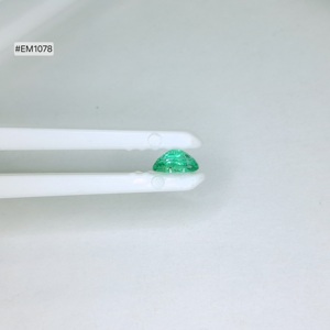 Meilleure Vente Émeraude Zambienne Ovale Pierre Précieuse Libre 0.68ct Pierre Verte Naturelle 7.00x5.00x3.40mm Grade 3A Pour Bijoux Personnalisés - Product Image 5