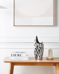 Modern Luxury Interior Metal Flower <b>Vase</b> Stylish Home Decor Bulk Export Metal Flower <b>Vase</b> Minimal Clean Style Bulk Supplier - Product Image 1