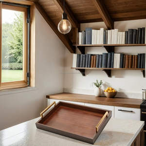 Bandeja de servicio de madera de lujo con asas de metal dorado para bebidas, alimentos y aperitivos con detalles dorados - Product Image 5