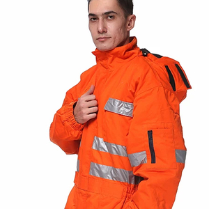 Les combinaisons de sécurité imperméables à marque privée sont fabriquées avec des tissus de haute qualité provenant d'une entreprise experte en matière d'approvisionnement mondial. - Product Image 1