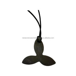 Venta caliente Collar con colgante de metal Joyería de calidad superior disponible en varios estilos y acabados de un mayorista confiable - Product Image 1