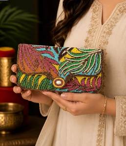 กระเป๋าคลัทช์ลูกปัดทำมือ ลายวงกลม ทรงสี่เหลี่ยม พร้อมสายสะพายโซ่ - Product Image 6